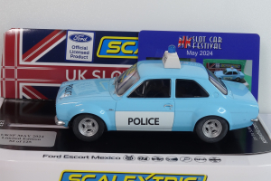 1_Scalextric-C4437B